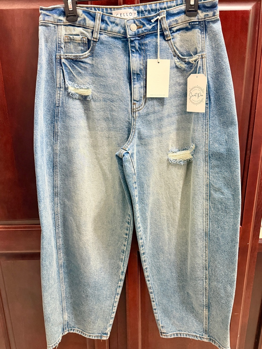 Cello 7 Barrel Jeans | Size 7 | NWT | Distressed Light Wash Cropped Denim